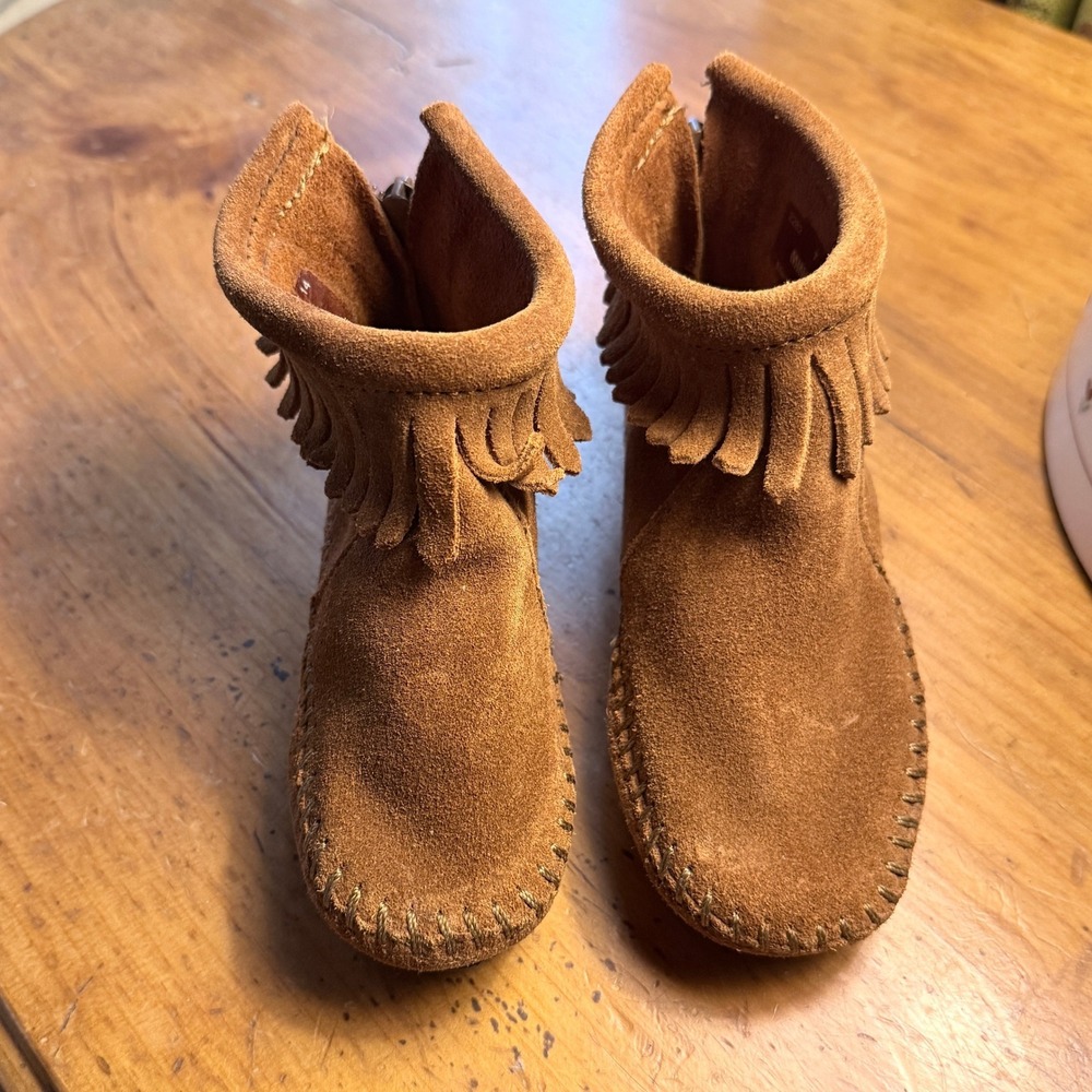 Minnetonka Back Zip Ankle Boot Kids Size 7 Brown Excellent Fringe Suede 2282
